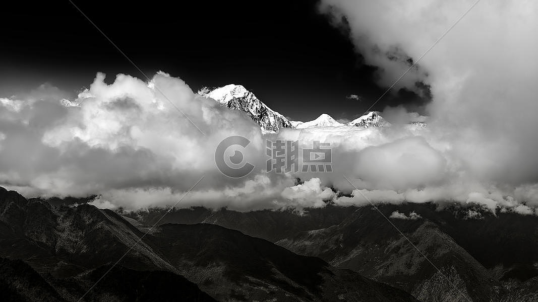 高原雪山黑白照图片素材免费下载