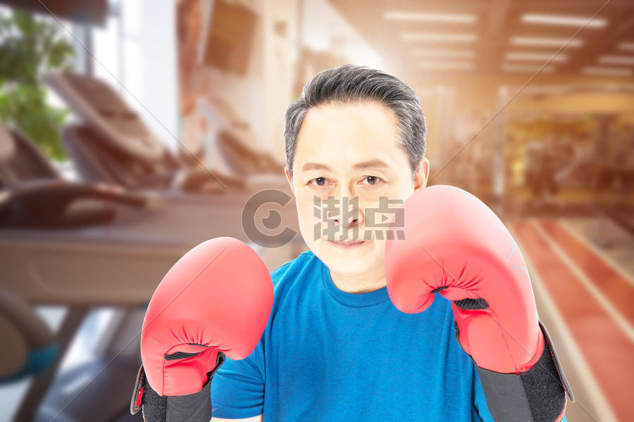 老年人健身拳击图片素材免费下载