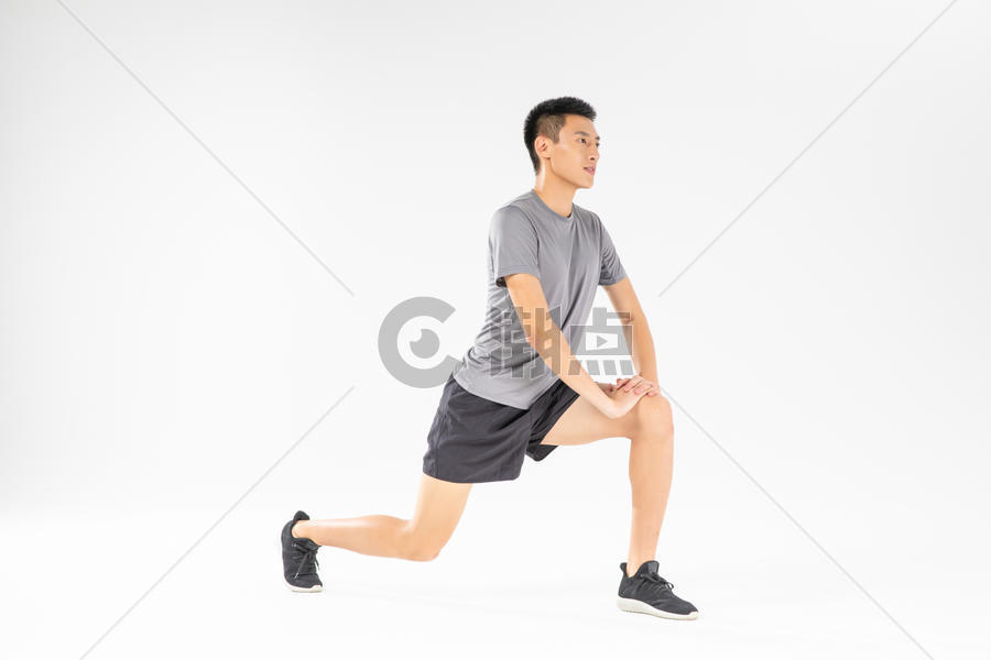 运动男性腿部拉伸图片素材免费下载