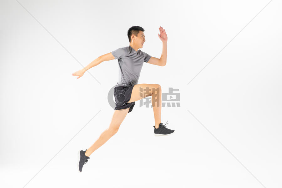 运动男性跳跃图片素材免费下载