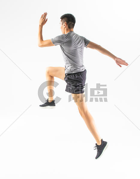 运动男性跳跃背影图片素材免费下载