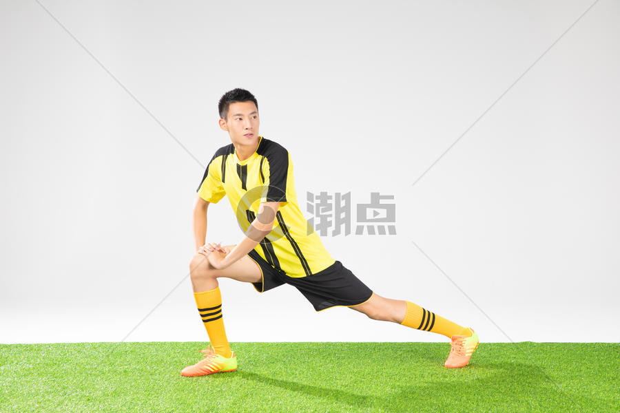 足球运动员热身动作图片素材免费下载