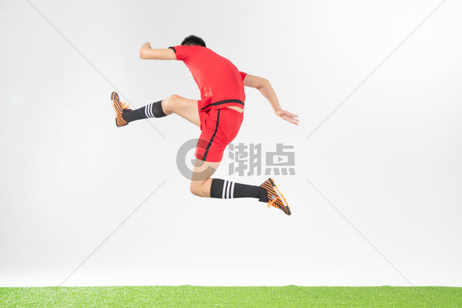 足球运动员踢球动作世界杯图片素材免费下载