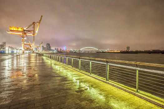 上海滨江雨夜图片素材免费下载