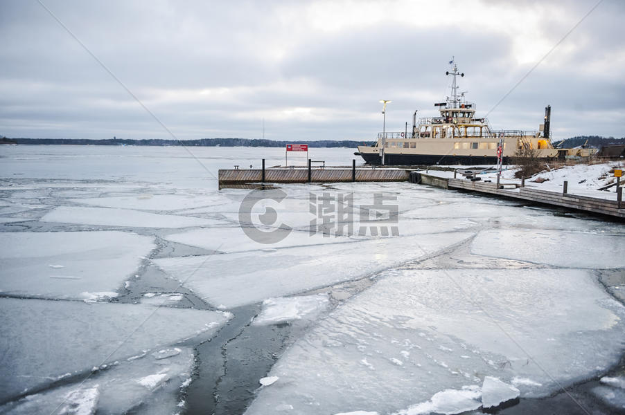 芬兰堡码头浮冰河面图片素材免费下载