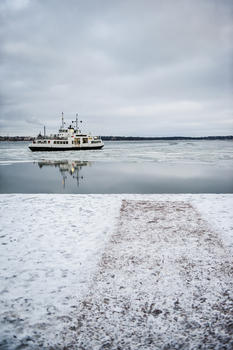芬兰堡码头浮冰河面图片素材免费下载