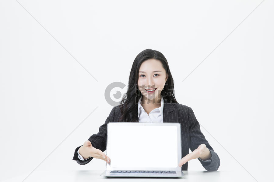 商务女性办公笔记本电脑图片素材免费下载