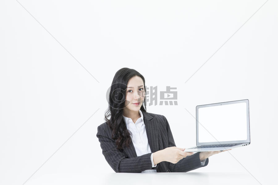 商务女性办公笔记本电脑图片素材免费下载
