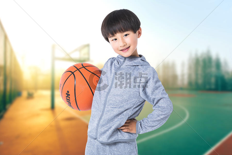 小孩打篮球图片素材免费下载