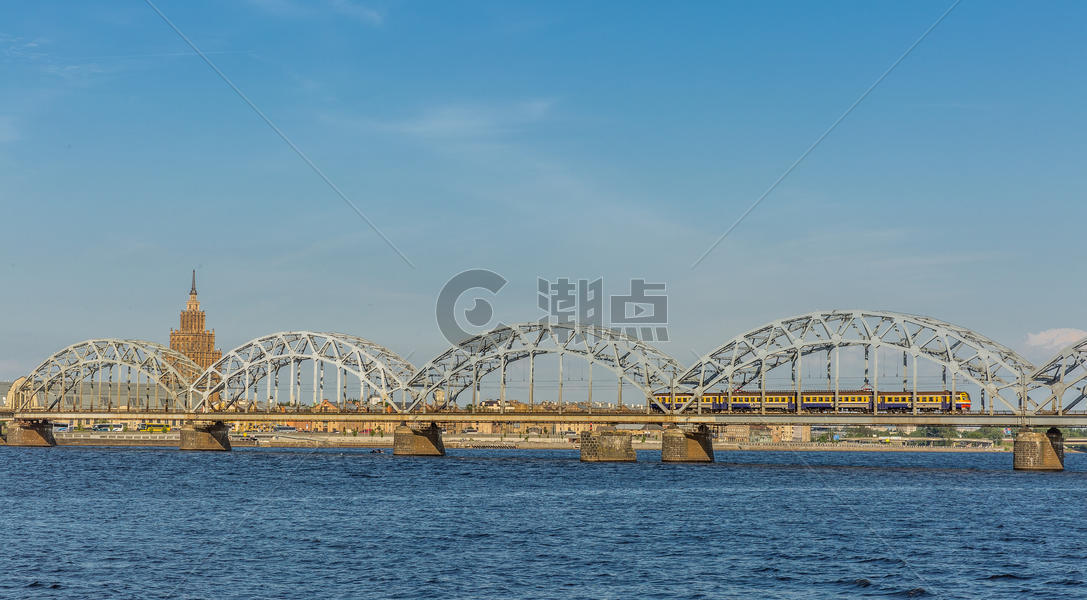 多瑙河上的铁路桥图片素材免费下载