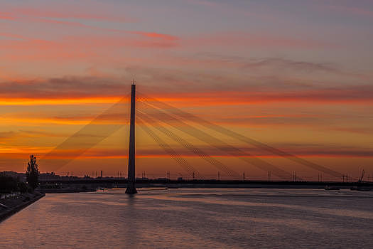 夕阳下的跨海桥图片素材免费下载