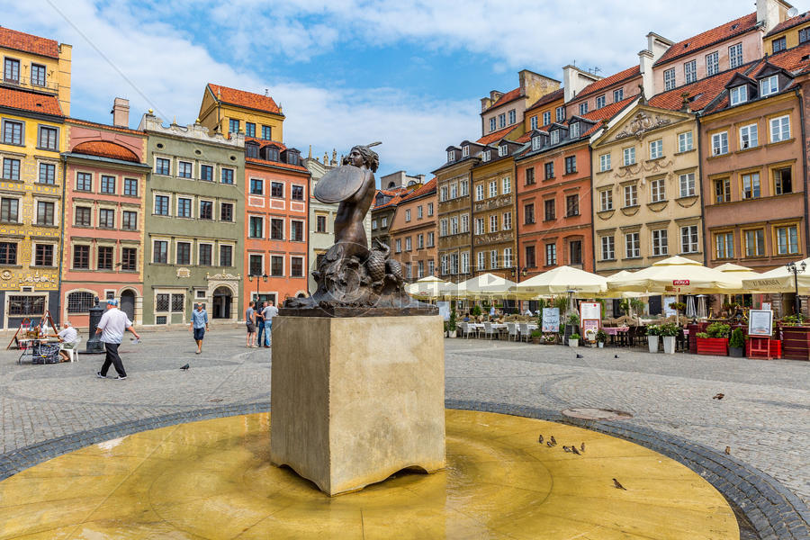 波兰华沙老城广场的美人鱼雕塑图片素材免费下载