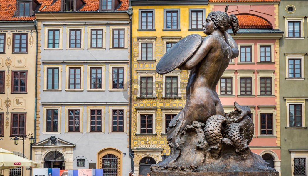 波兰华沙老城广场的美人鱼雕塑图片素材免费下载