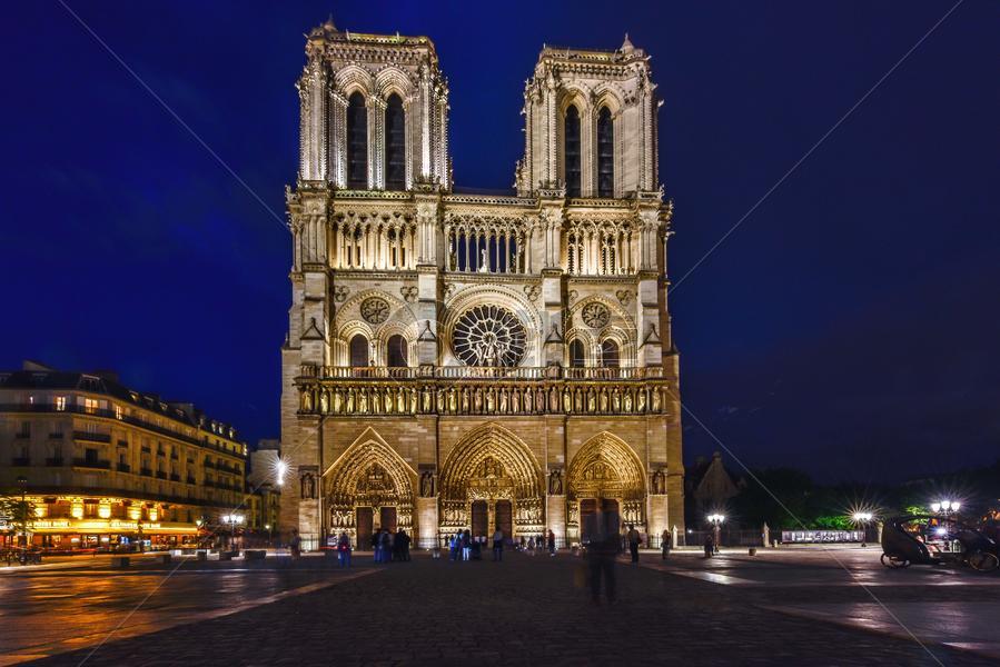 巴黎圣母院夜景图片素材免费下载