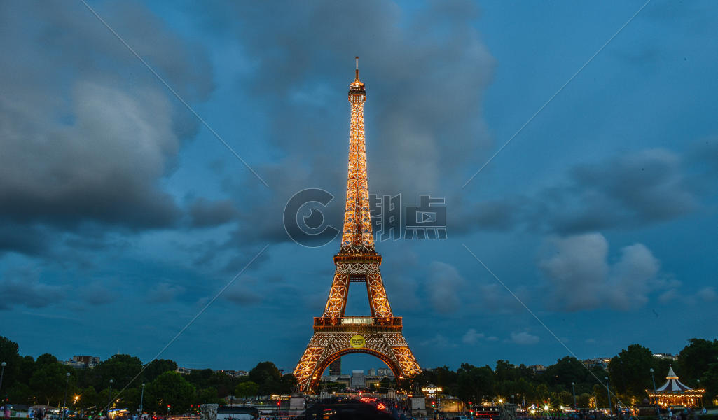 法国巴黎埃菲尔铁塔夜景图片素材免费下载