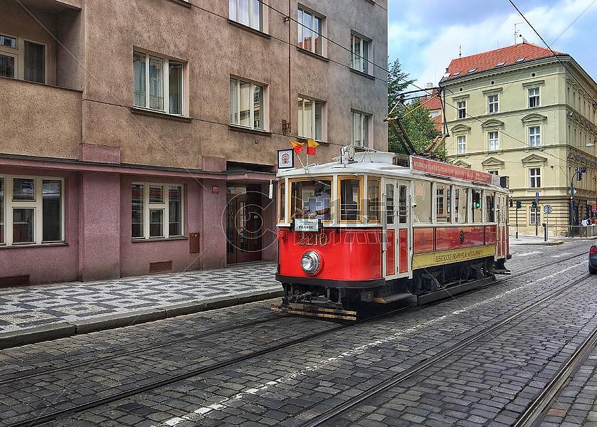 著名旅游城市布拉格的城市有轨电车图片素材免费下载