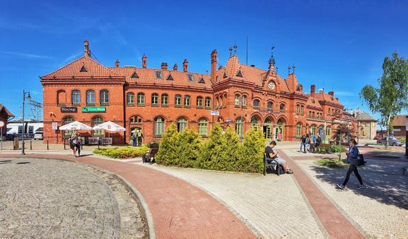 欧洲波兰小镇火车站全景图图片素材免费下载