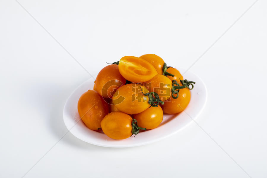 白色背景上的小番茄图片素材免费下载