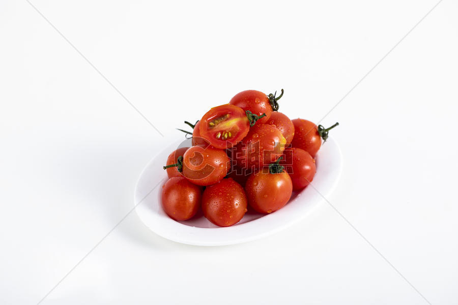 白色背景上的小番茄图片素材免费下载