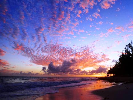 北美洲巴巴多斯海边的炫丽晚霞图片素材免费下载