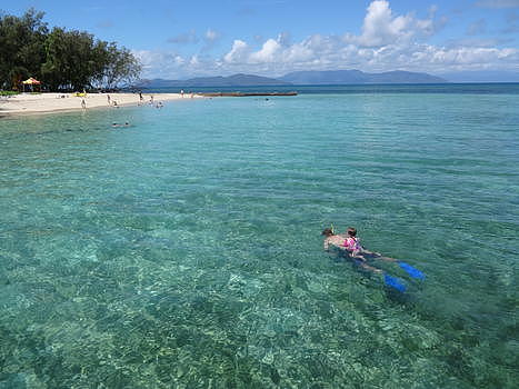 澳洲大堡礁骑着爸爸去玩水图片素材免费下载