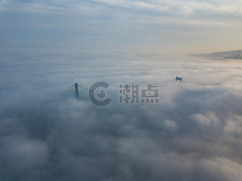 平流雾中的跨海大桥图片素材免费下载