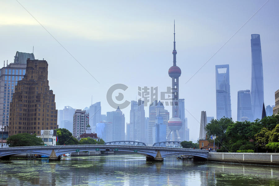 上海黄浦江的东方明珠图片素材免费下载