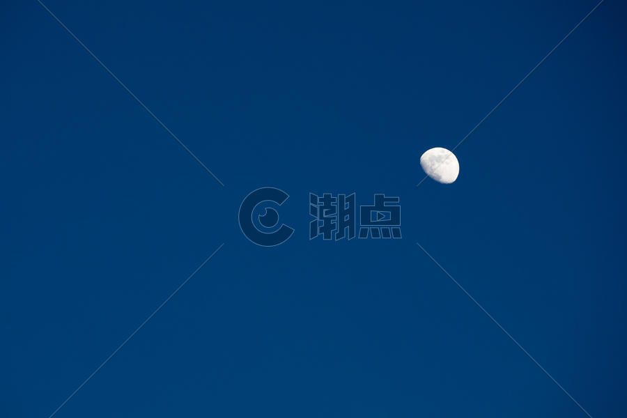 半夜的月亮图片素材免费下载