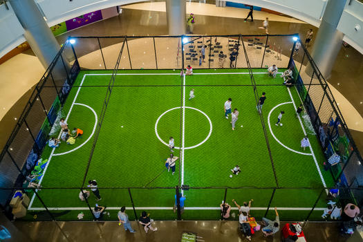 商场里的小小足球世界杯图片素材免费下载