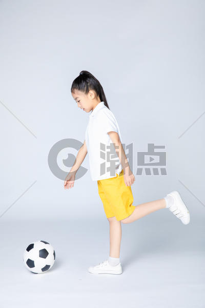 儿童足球运动图片素材免费下载