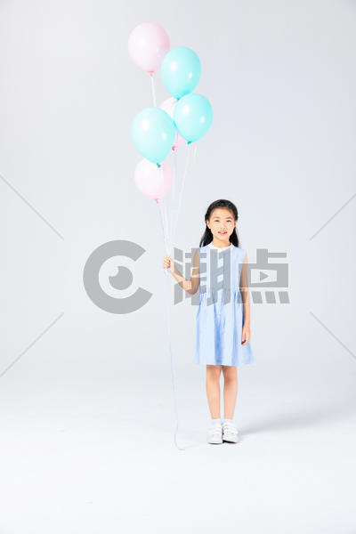 拿气球的小女孩图片素材免费下载