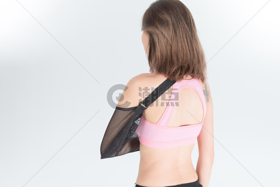 骨折女性手臂吊带图片素材免费下载
