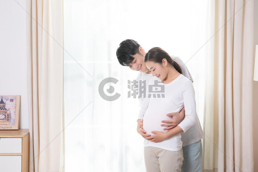 夫妻孕妇呵护图片素材免费下载