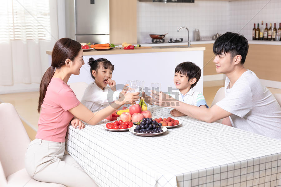 家庭生活一起吃早餐图片素材免费下载