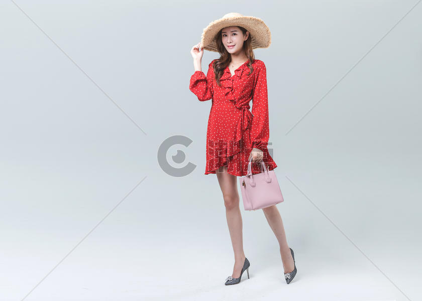 时尚女性戴太阳帽购物图片素材免费下载