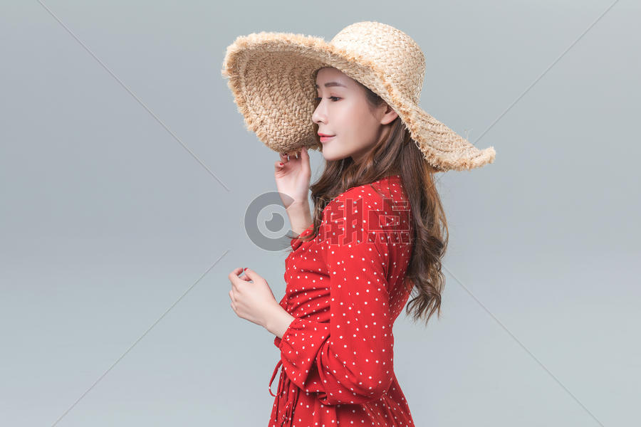 时尚女性戴太阳帽购物图片素材免费下载