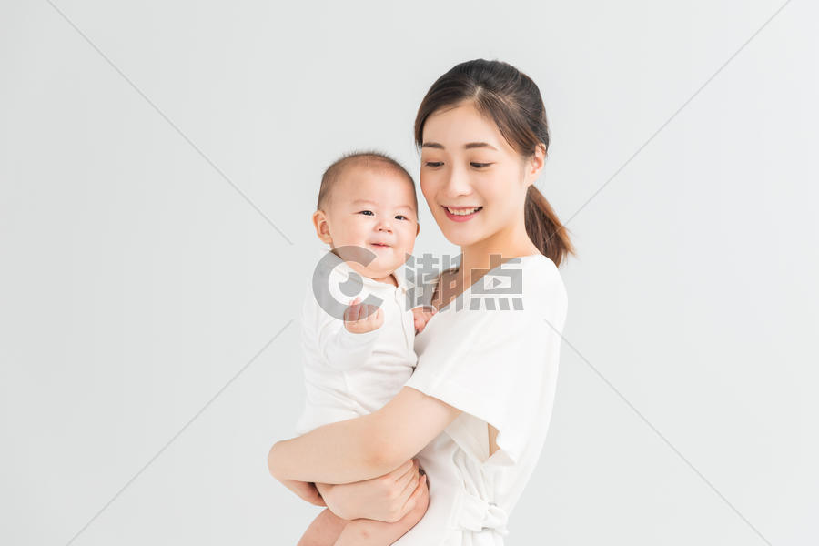 母婴妈妈抱着宝宝图片素材免费下载