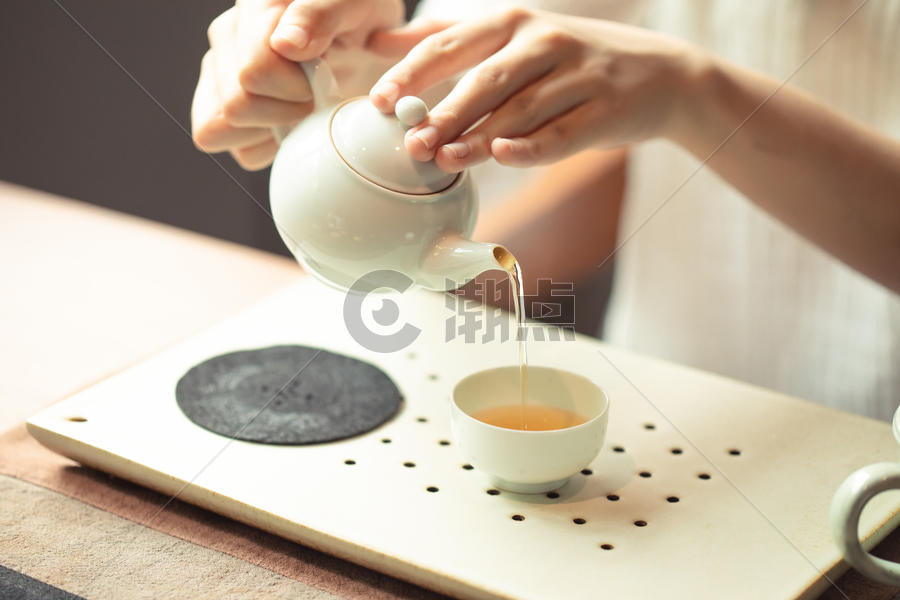茶艺文化倒茶图片素材免费下载