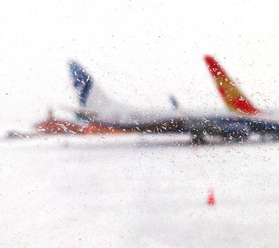 伊尔库茨克机场下雪图片素材免费下载