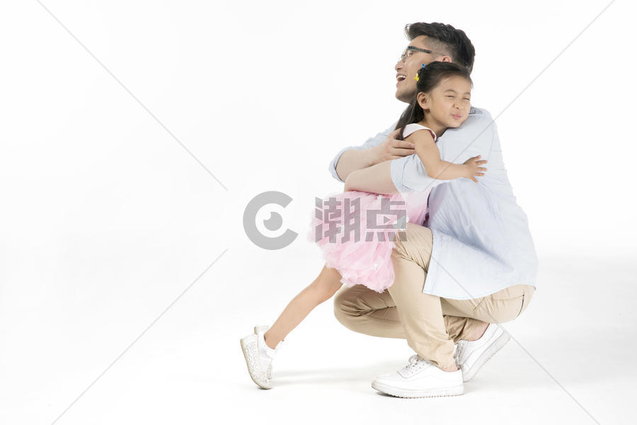 爸爸和女儿拥抱图片素材免费下载