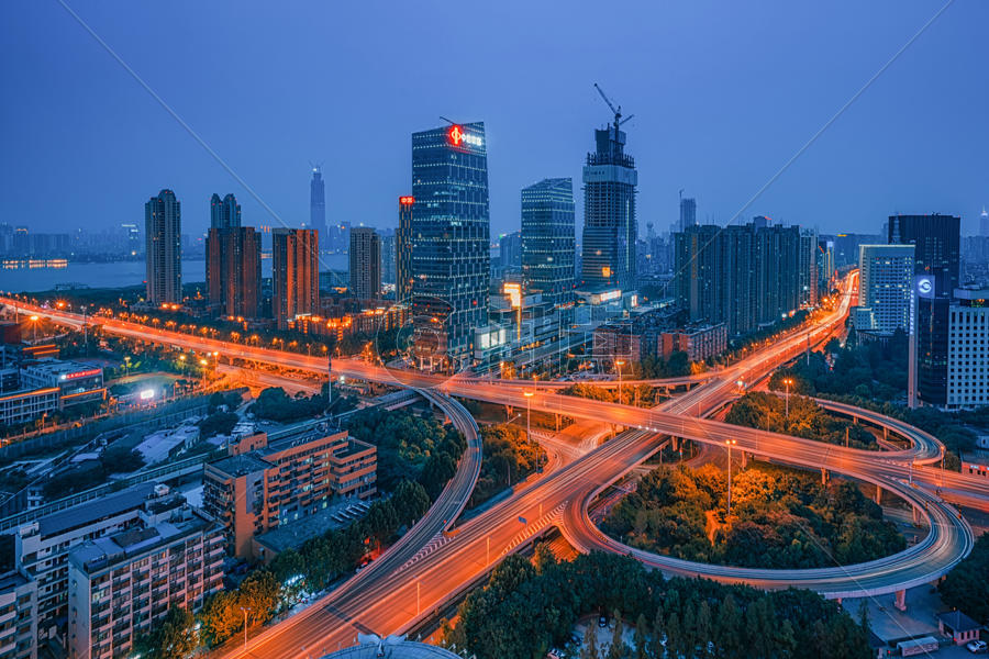 灯光璀璨的武汉解放大道城市夜景图片素材免费下载