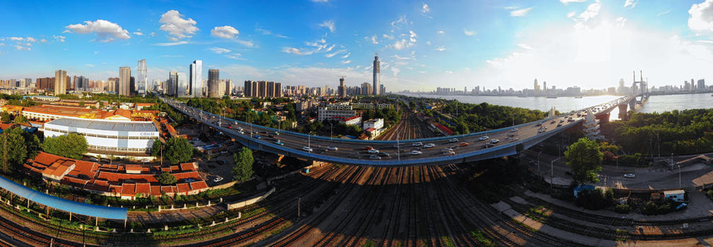 横跨铁路的武汉二七长江大桥全景长片图片素材免费下载