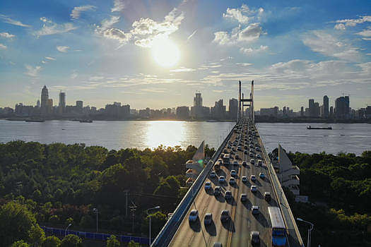 俯瞰武汉车水马龙的长江二桥图片素材免费下载