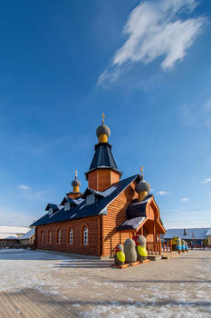 雪地中的小教堂图片素材免费下载