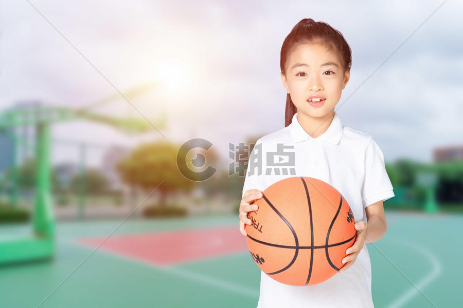 小女孩打篮球图片素材免费下载
