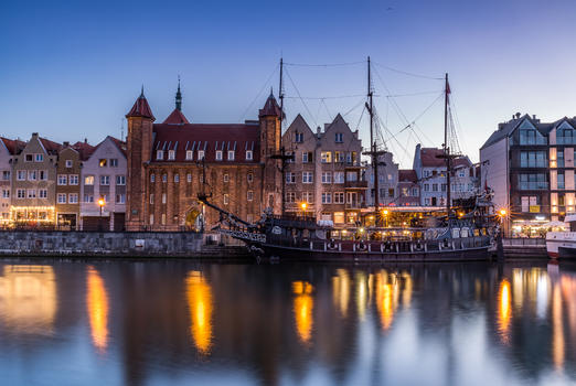 欧洲波兰旅游城市格但斯克港口夜景图片素材免费下载