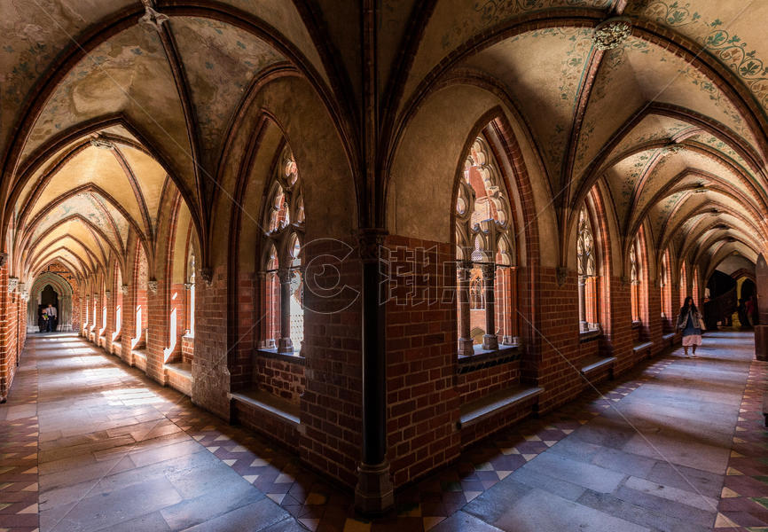 波兰著名城堡马尔堡内部回廊图片素材免费下载