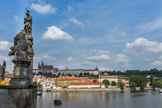 捷克布拉格著名查理大桥风光图片素材免费下载