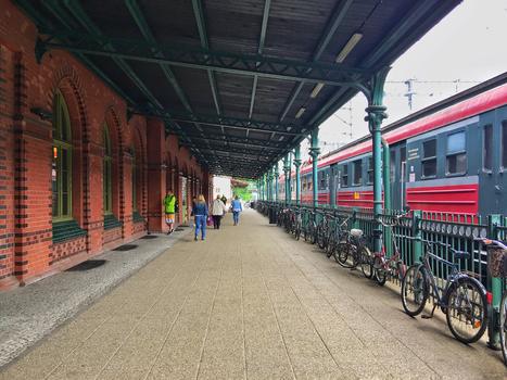 波兰乡村小火车站图片素材免费下载