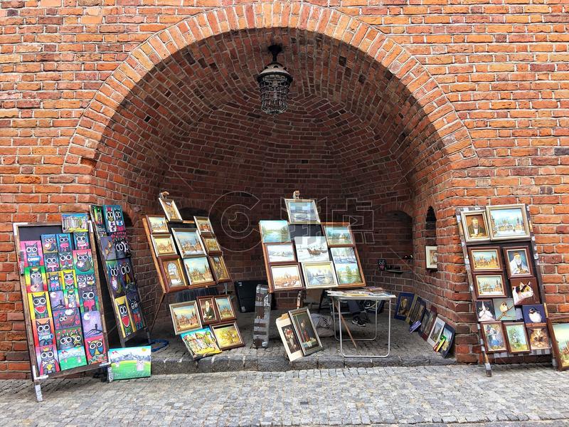 波兰华沙老城街头售卖艺术品图片素材免费下载